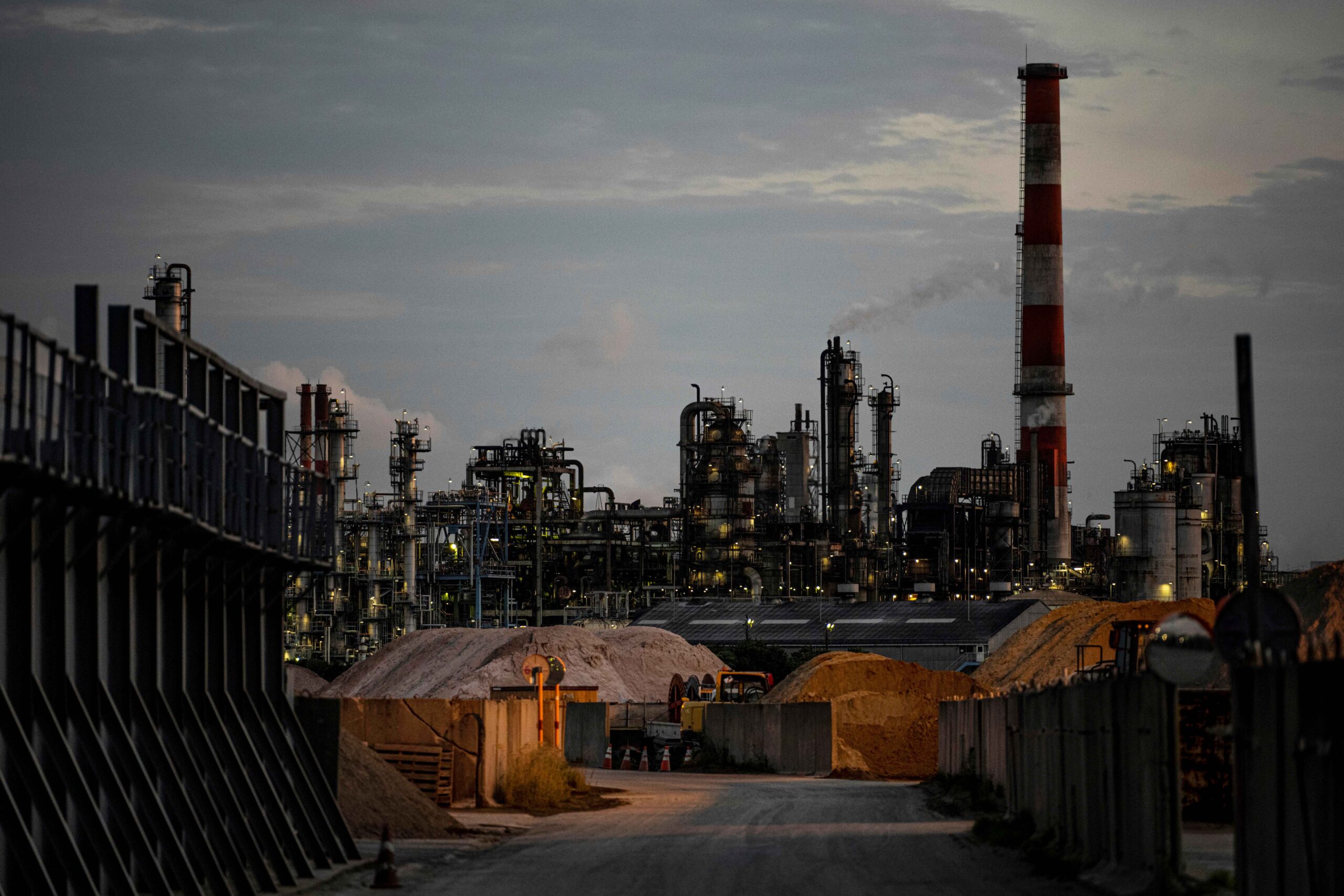 environmental-pollution-factory-exterior-night_11zon