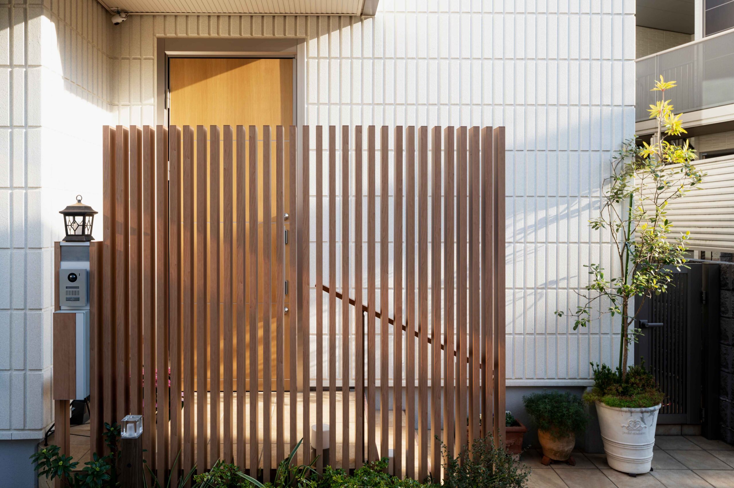 house-entrance-japanese-building-with-fence_11zon
